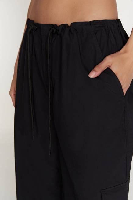 Kleidung Meshki Amara Fallschirmhose Schwarz 2F8B1592