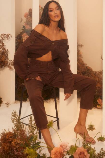 Kleidung Meshki Millicent schlichte, steife Mom-Jeans Schokolade 2F8B1341