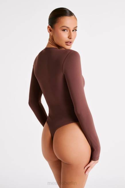 Kleidung Meshki Delilah-Body aus recyceltem Nylon mit langen Ärmeln und Rundhalsausschnitt Mokka 2F8B774