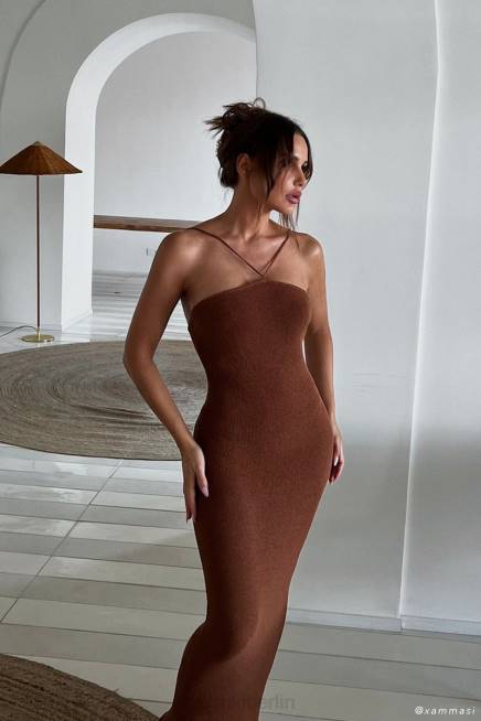 Kleidung Meshki Asymmetrisches, gerades Maxi-Neckholder-Strickkleid von Ariana Ton 2F8B727