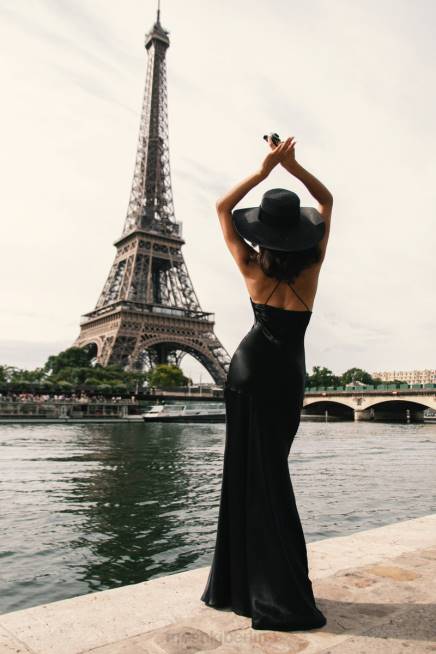 Kleidung Meshki Avery Maxi-Neckholder-Kleid aus Satin Schwarz 2F8B444