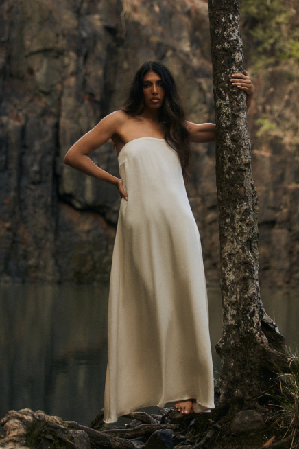 Kleidung Meshki Luisa trägerloses Maxikleid Sand 2F8B26