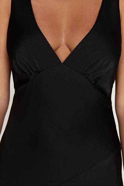 Kleidung Meshki Nadia Maxi-Satinkleid mit Wasserfallausschnitt hinten Schwarz 2F8B68