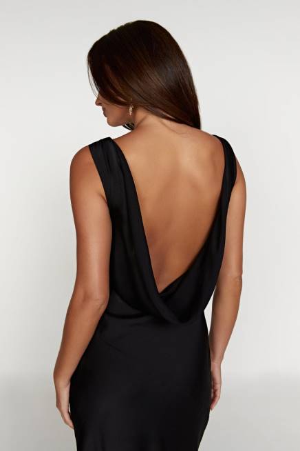 Kleidung Meshki Nadia Maxi-Satinkleid mit Wasserfallausschnitt hinten Schwarz 2F8B68
