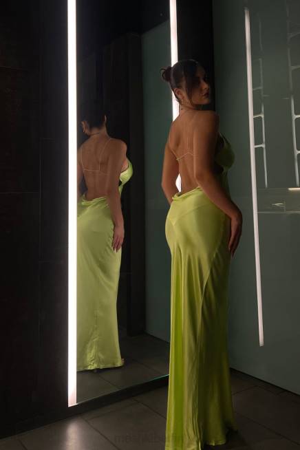 Kleidung Meshki Sadie Maxi-Trägerkleid aus Satin mit Neckholder und Rüschen Pistaziengrün 2F8B544