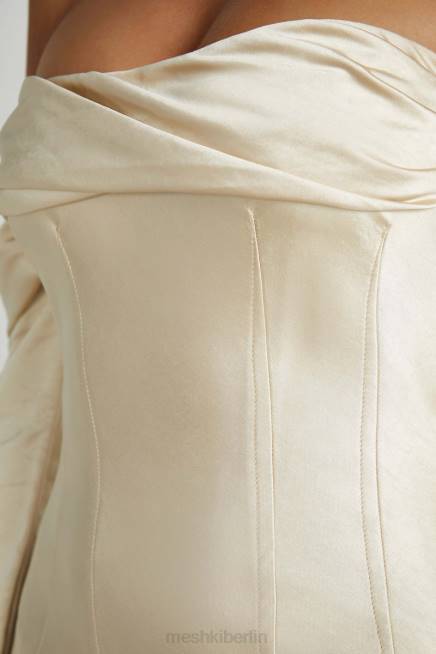 Kleidung Meshki Schulterfreies Maxikleid mit Wasserfallausschnitt von Giselle Gold 2F8B120