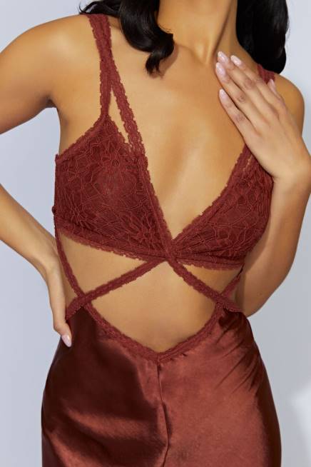 Kleidung Meshki Seraphine-Spitzen-Maxikleid Kirschschokolade 2F8B696