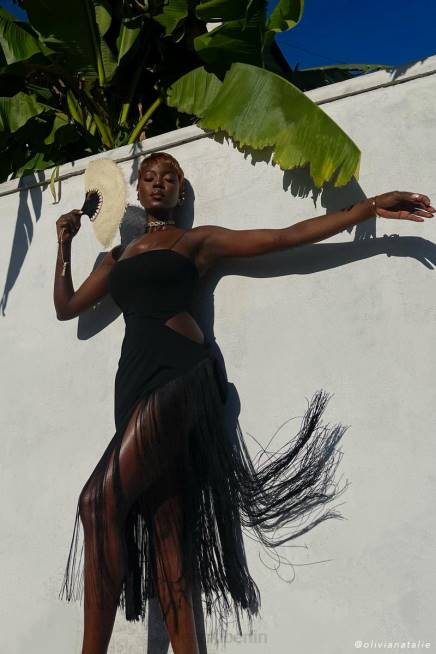 Kleidung Meshki Yasmin Wickel-Midikleid mit Fransen Schwarz 2F8B625