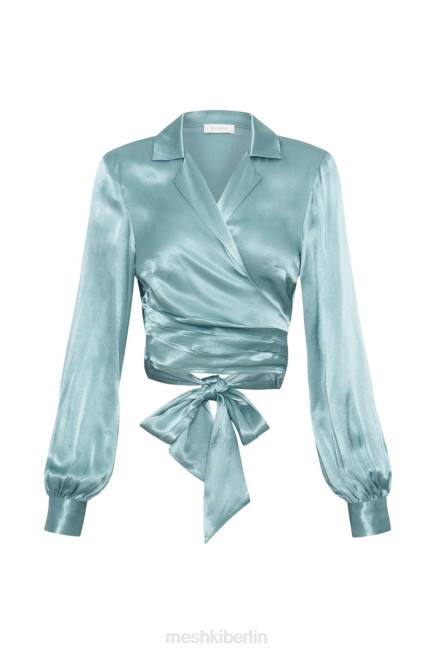 Kleidung Meshki Amia Satin-Wickelhemd puderblau 2F8B1037
