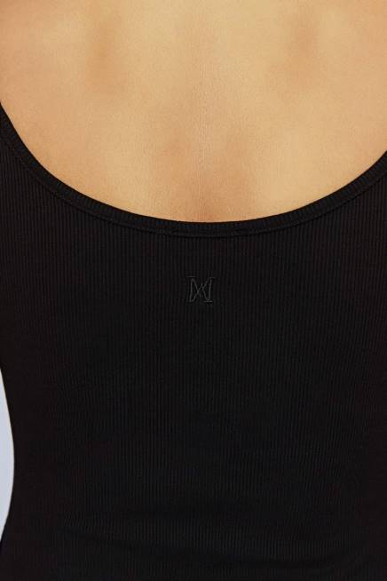 Kleidung Meshki Alexis geripptes Cami-Longline-Oberteil Schwarz 2F8B1146