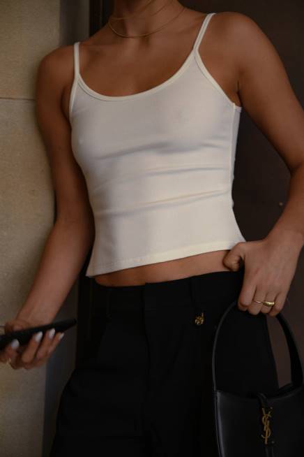 Kleidung Meshki Alexis geripptes Cami-Longline-Oberteil Weiß 2F8B1121