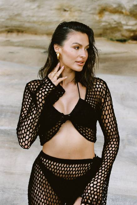 Kleidung Meshki Hallie Twisted kurzes Häkeloberteil Schwarz 2F8B1133