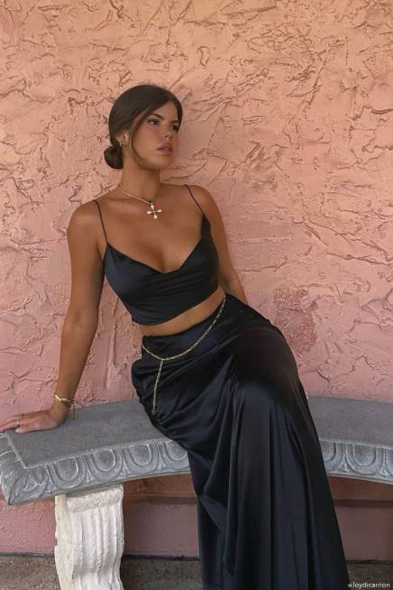 Kleidung Meshki Mohnblumen-Satin-Top mit Wasserfallausschnitt Schwarz 2F8B1026